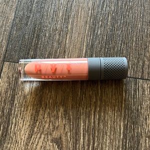 PYT INFLUENCE lip gloss